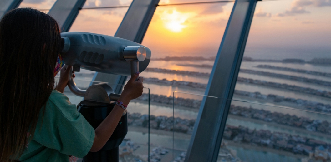 Panoramic Views of Arabian Gulf, Dubai Skyline Viewing